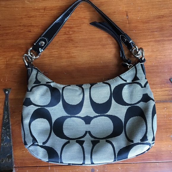 Small Coach Handbag! - Picture 2 of 4