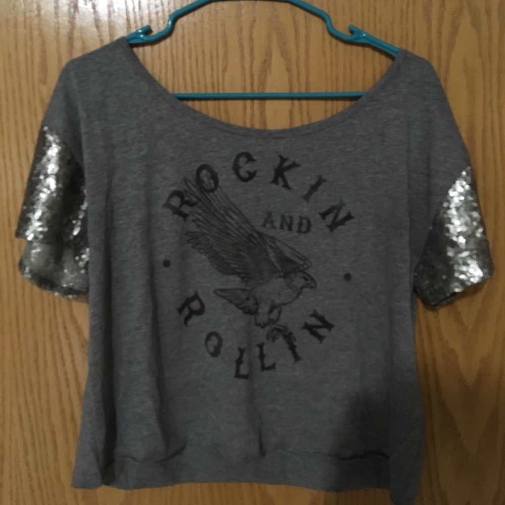 Rockin and Rollin Crop Top 🔥🔥🔥