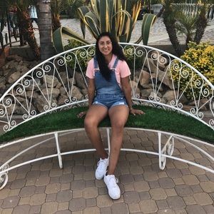 Meet your Posher, Nicole