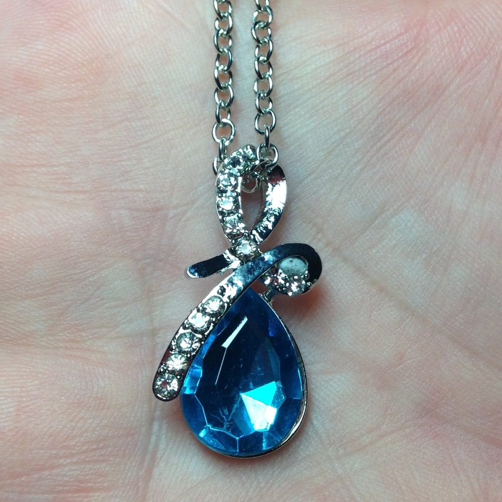 🔥 nwt! Teal + white crystal Silvertone necklace - Picture 4 of 4