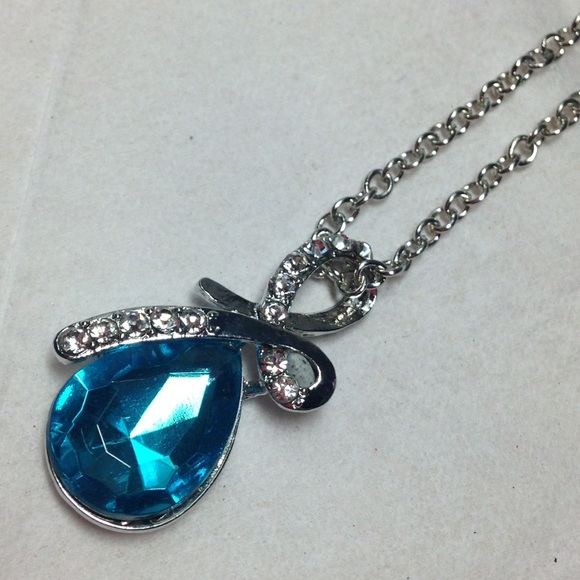 🔥 nwt! Teal + white crystal Silvertone necklace - Picture 2 of 4