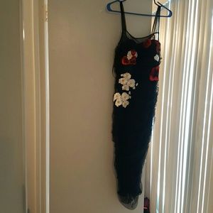 A midi dress look like zara.