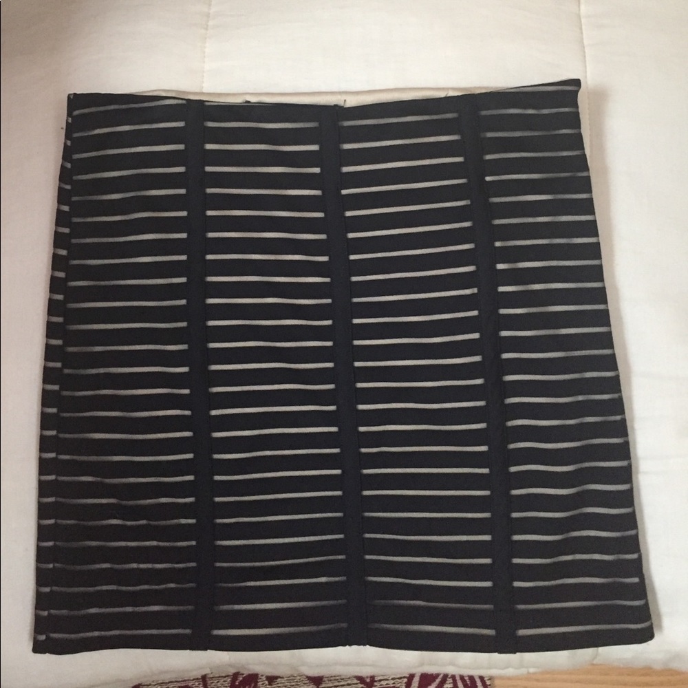 Black and nude skirt from Forever 21 (S)