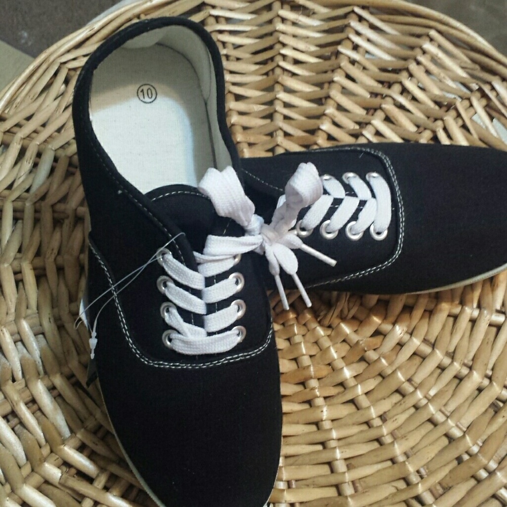 BLACK CANVAS SHOE/SNEAKERS - Picture 1 of 3