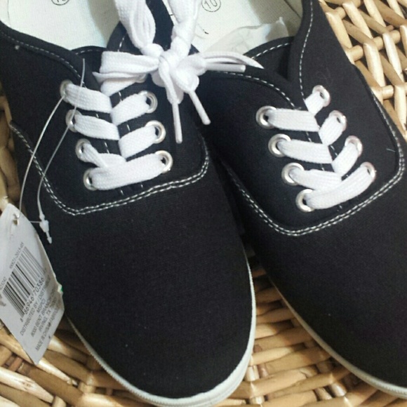 BLACK CANVAS SHOE/SNEAKERS - Picture 2 of 3