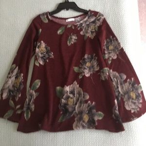 FLASH SALE 🎀🎀🎀 Bell-sleeve top