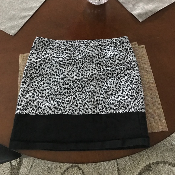 Michael Kors skirt 💃🏻 - Picture 1 of 3