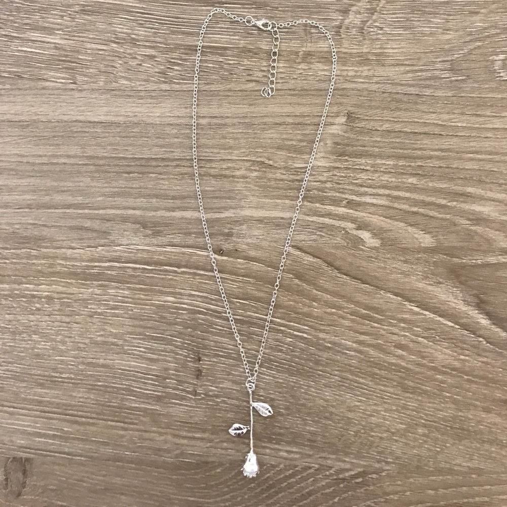 Delicate rose necklace - Picture 2 of 2
