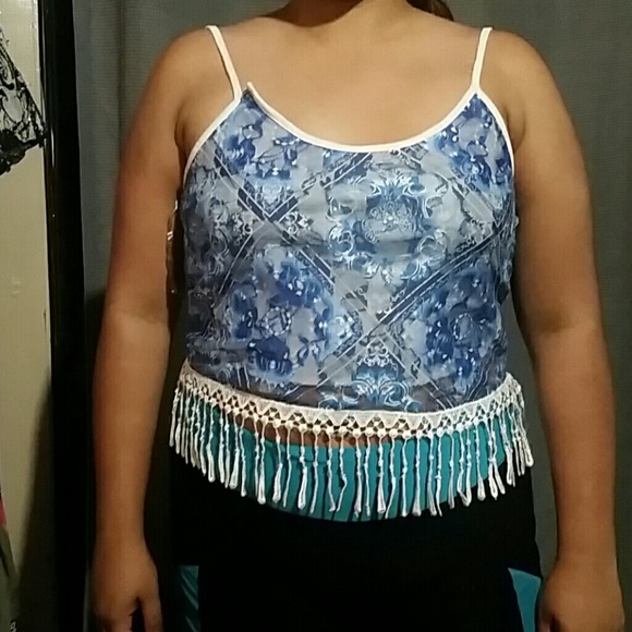 Sleeveless tops - Picture 1 of 7