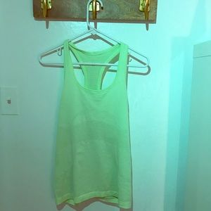 Swiftly Tech Tank Size 6