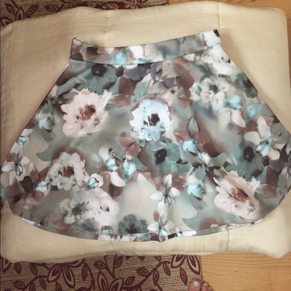 Flowy skirt