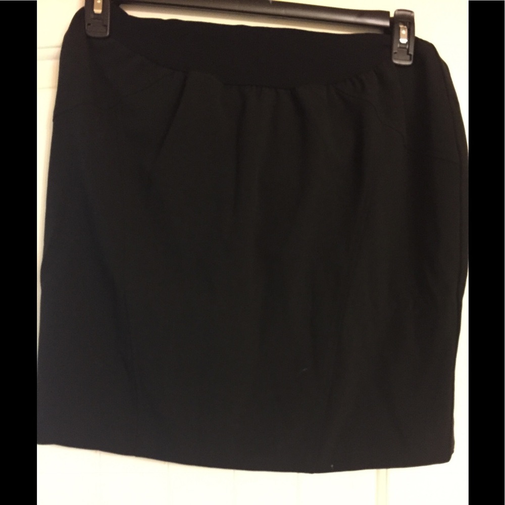 Maturnity skirt by motherhood.