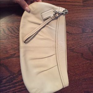 Nude clutch