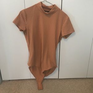 Kendall & Kylie short-sleeve, ribbed bodysuit!