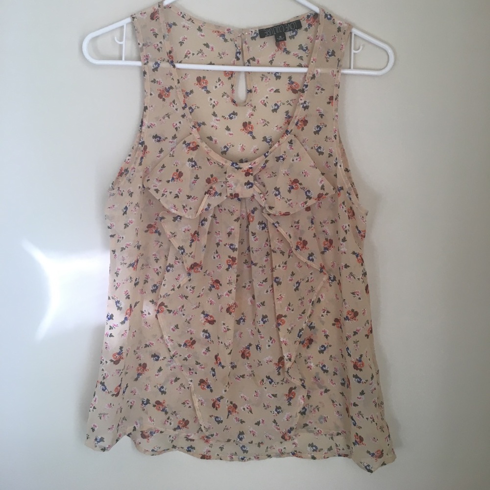 🌹Tan Floral Top🌹