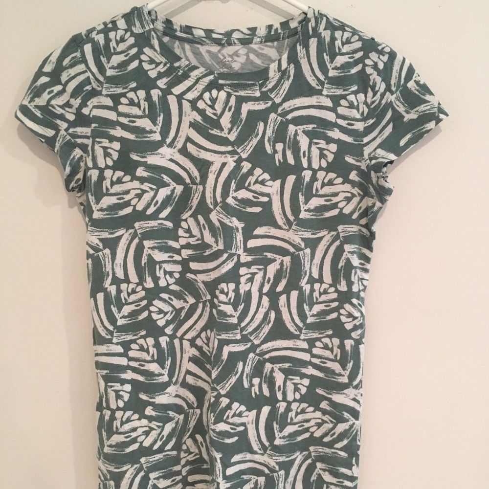 Loft Crewneck Abstract Leaf Tshirt Size XS