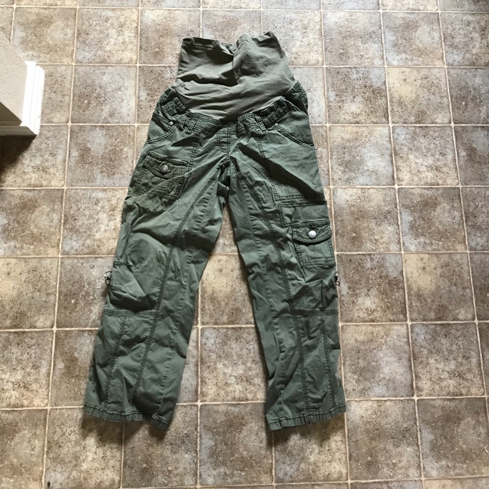 A pea in the pod olive green khaki capris