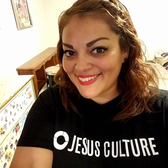 Meet your Posher, Lisa - Picture 1 of 1