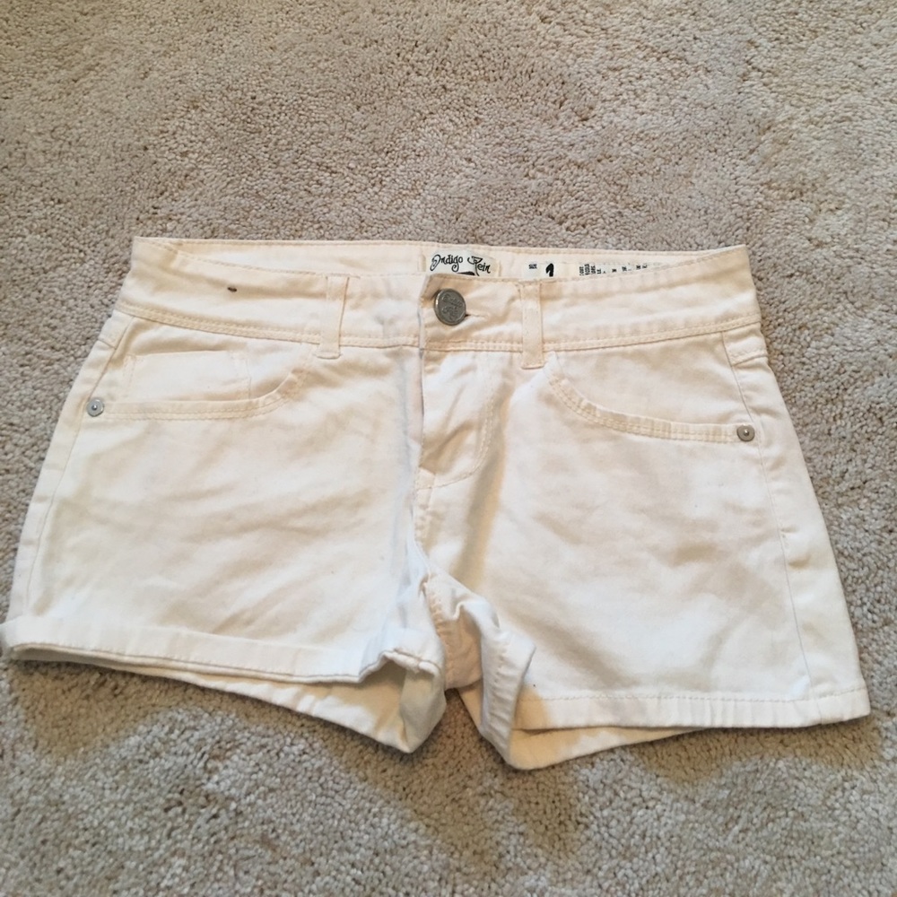 Creme shorts