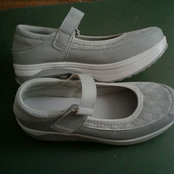 Shoes - Sneakers