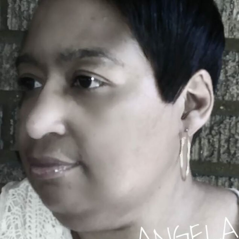 Meet your Posher, Angela