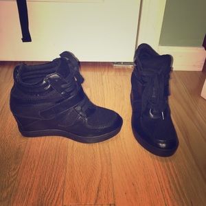 Soda sneaker wedge