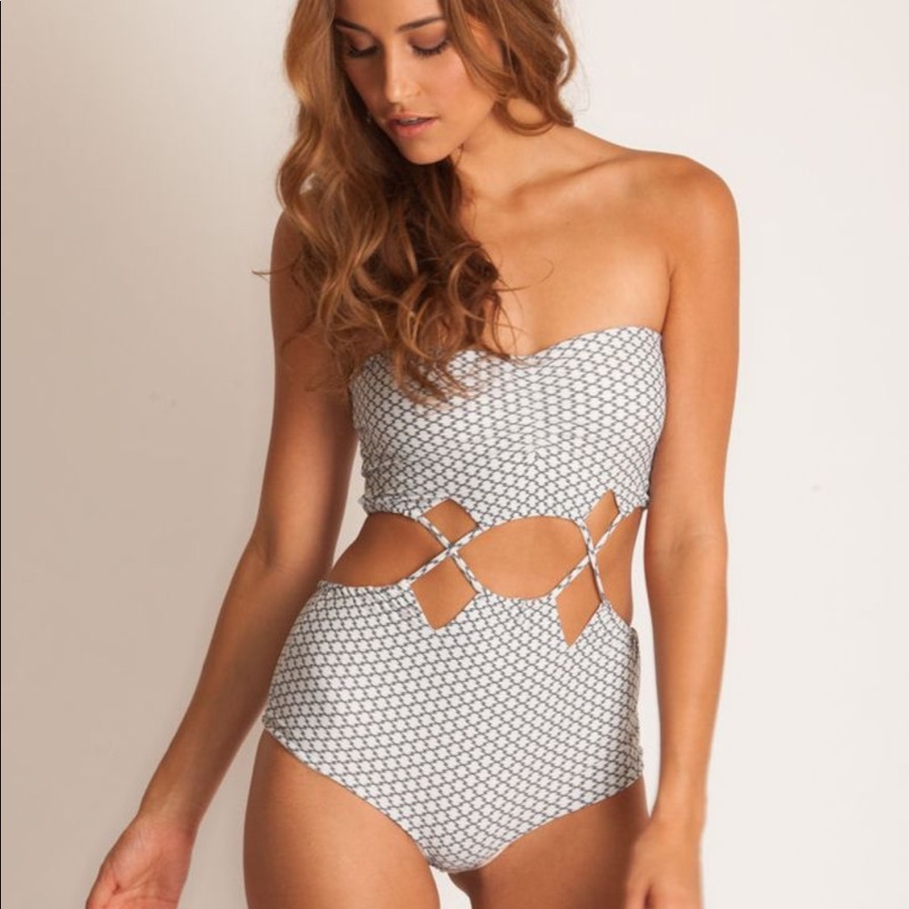 ACACIA one piece "PARIS" in TANLINES