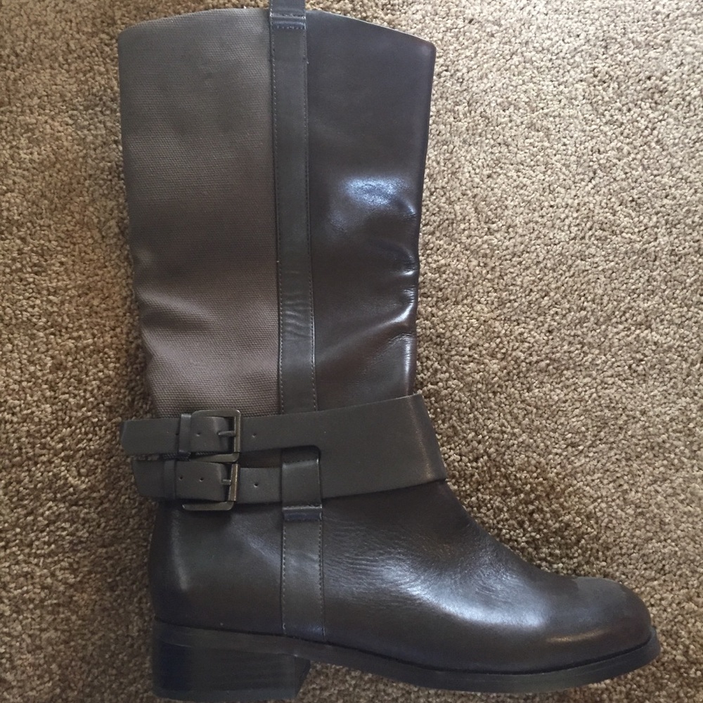 Two toned brown boots