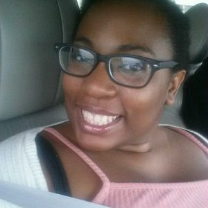 Meet your Posher, Lauren