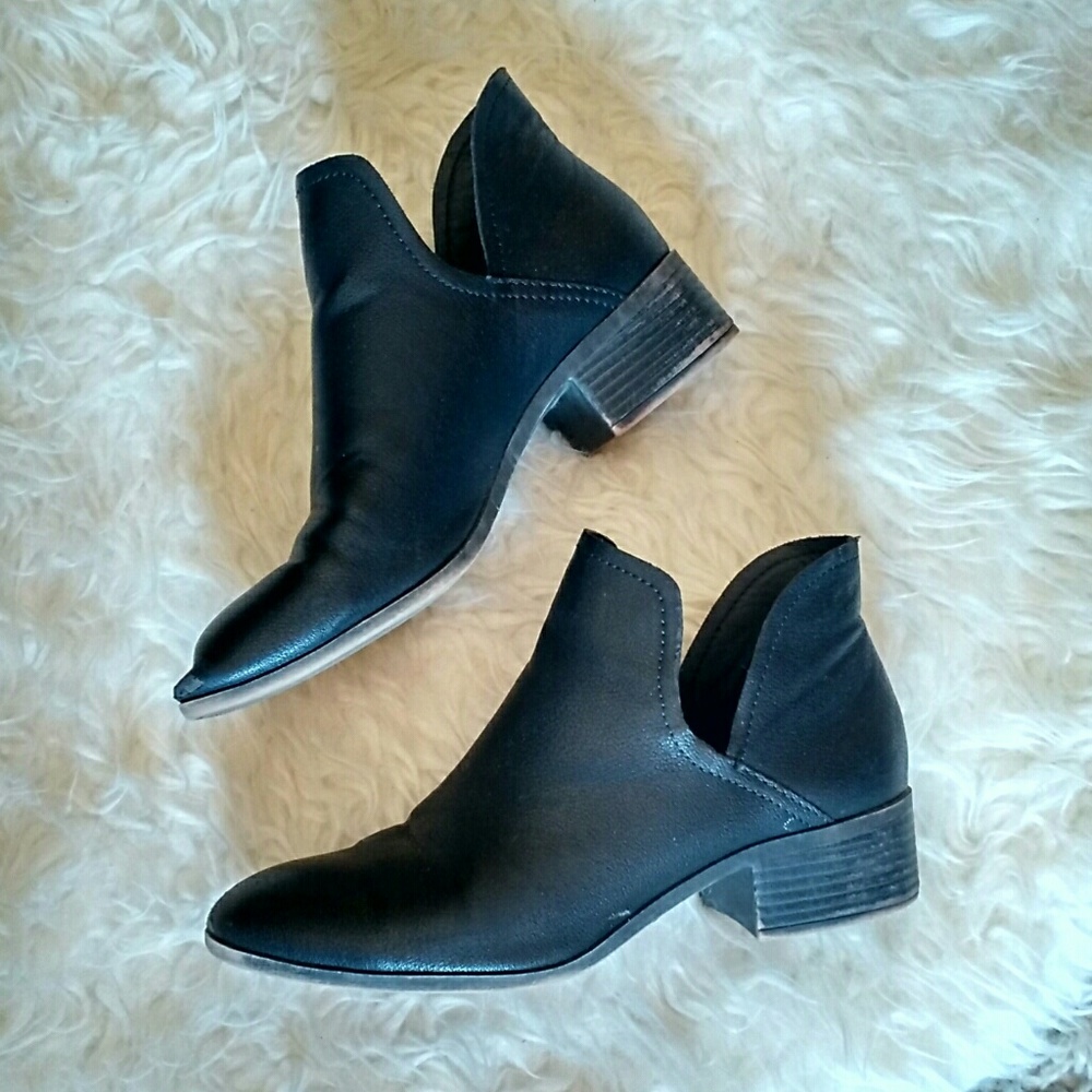 SOLD Steve Madden ankle boots