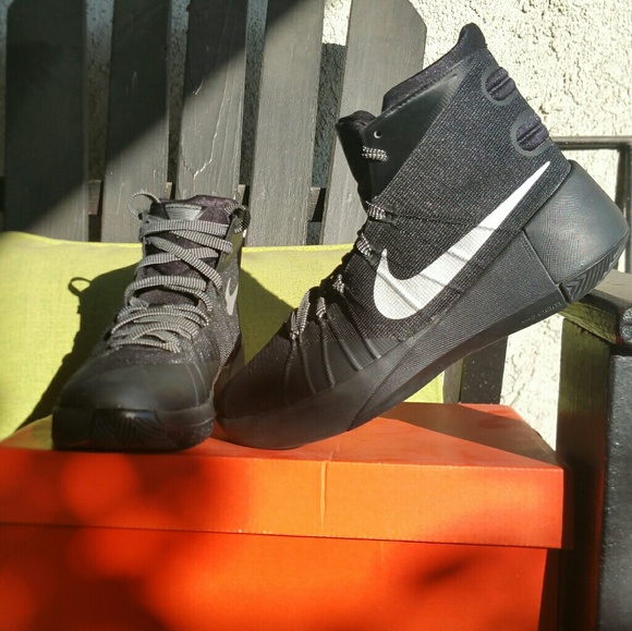 Hyperdunk - Picture 3 of 4