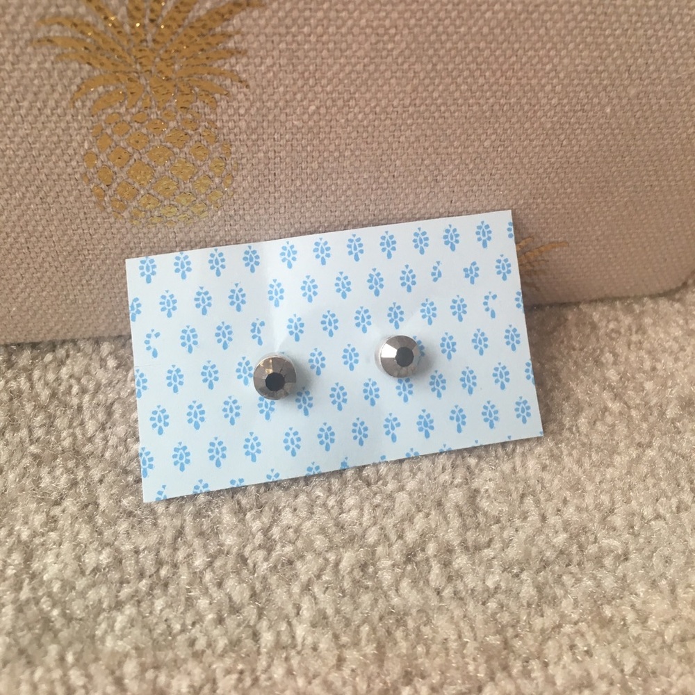 Earrings studs never used