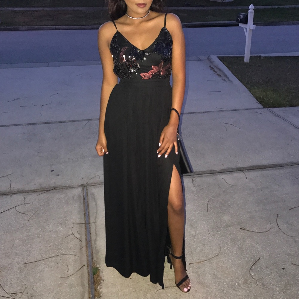 BEAUTIFUL MAXI DRESS FASHION NOVA SIZE SMALL
