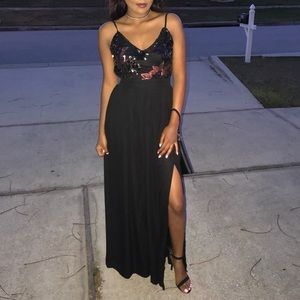 BEAUTIFUL MAXI DRESS FASHION NOVA SIZE SMALL