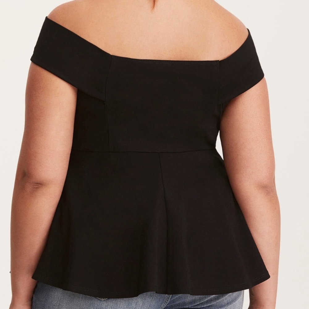 ONLY 1 LEFT!! I Off Shoulder Peplum Top 🖤 - Picture 4 of 4