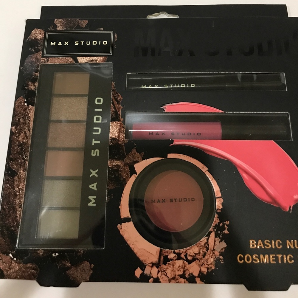 Max studio basic nude cosmetic set.