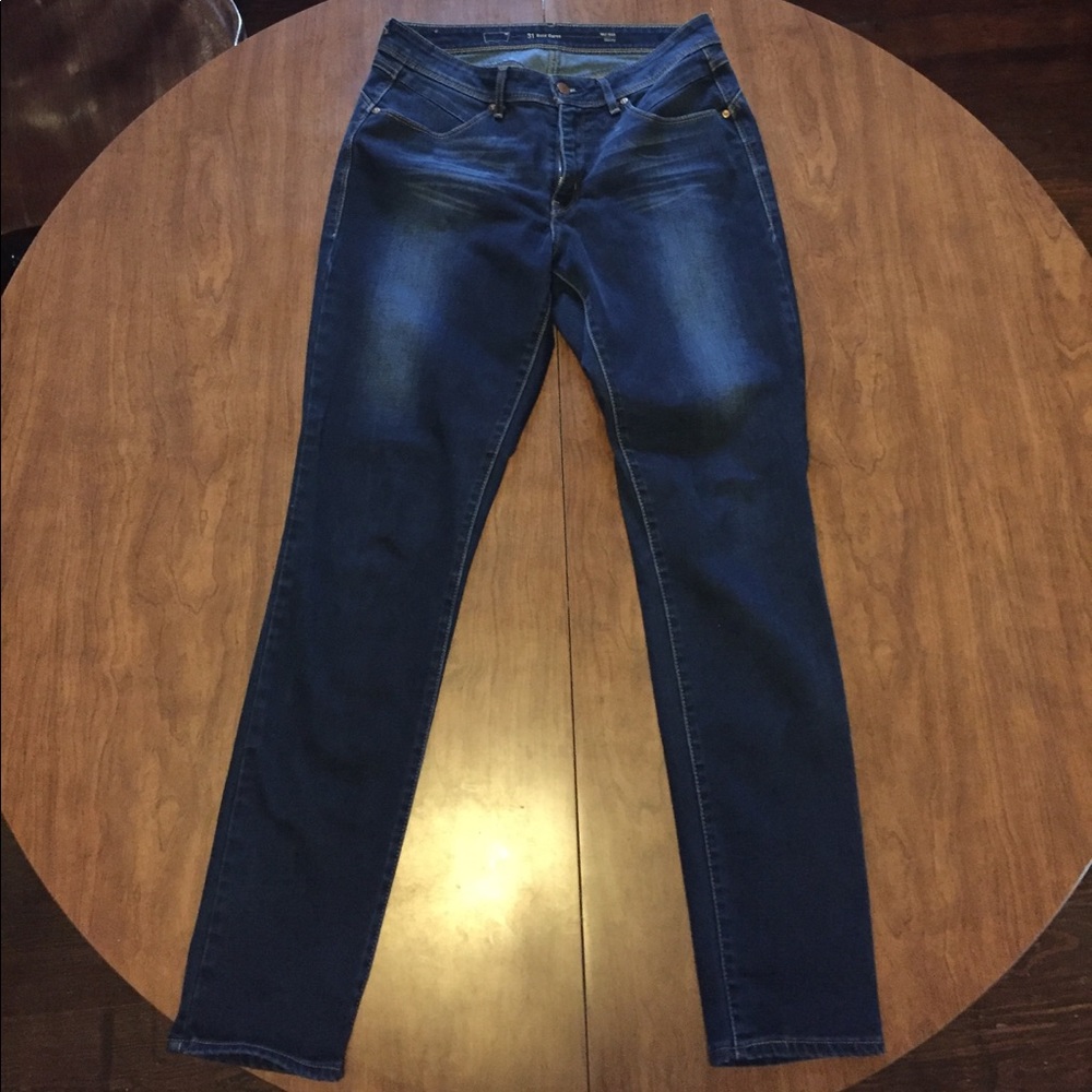 Levi's mid-rise "bold curve" skinny jeans