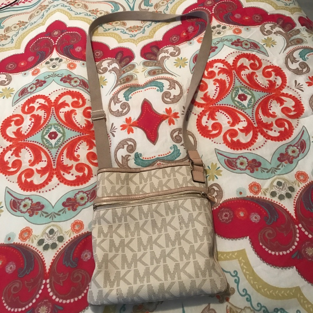 Michael kors purse