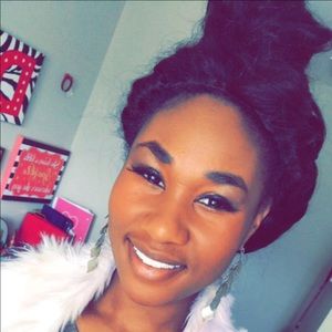 Meet your Posher, Danielle