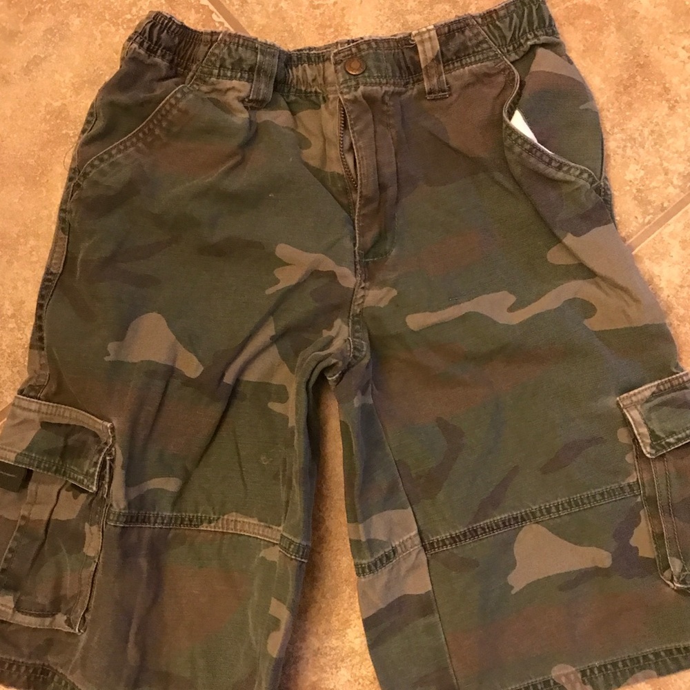 Boys Camo cargo shorts size 8