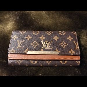 Not authentic Louis wallet!