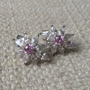 Flower rhinestone stud earrings