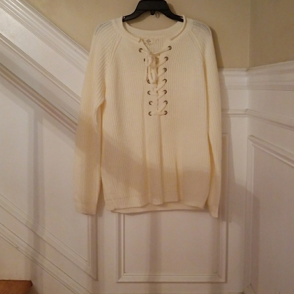 NEVER WORN SWEATER