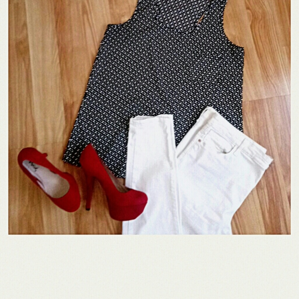 Fun black & white patterned blouse tank Worn once.