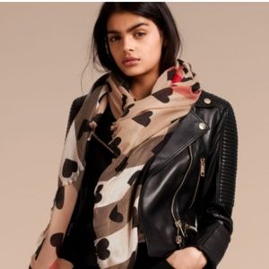 SOLD❤️BURBERRY Check & Heart Pattern Scarf