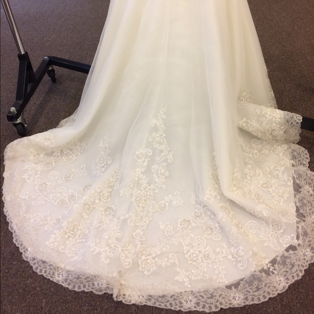 Wedding dress - Picture 5 of 5