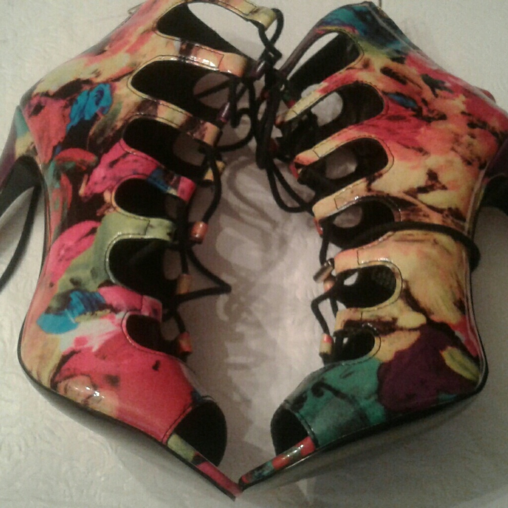Steve Madden high heels red model cynthia