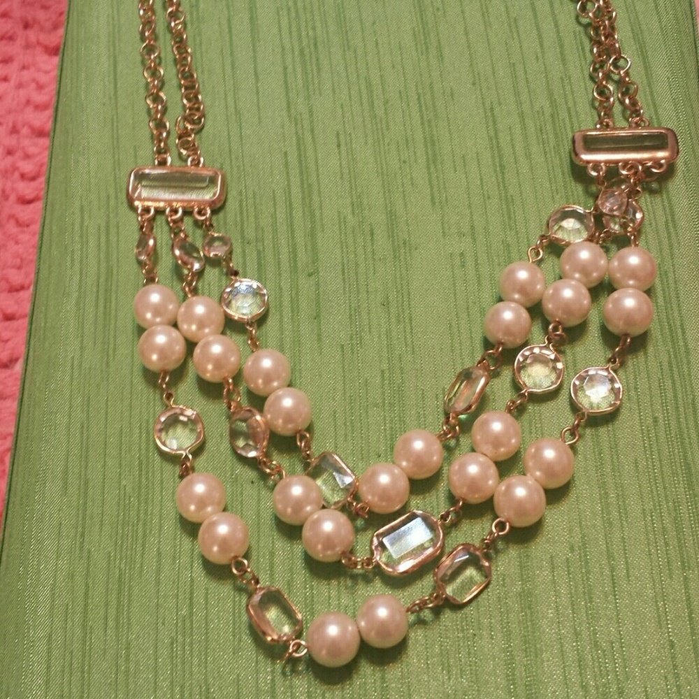 PEARL AND CRYSTAL NECKLACE