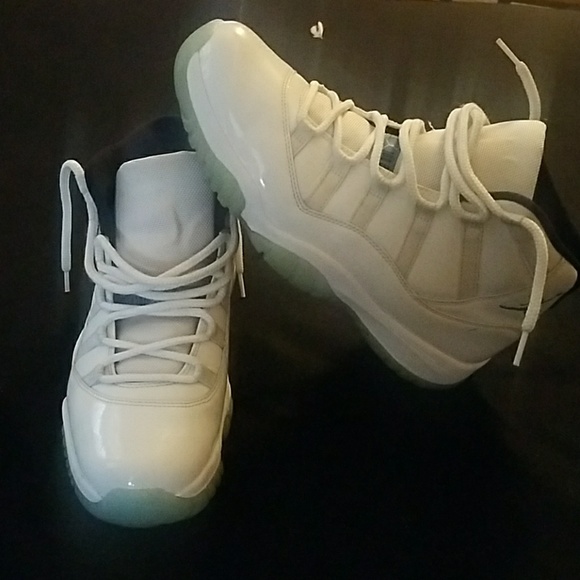 Jordan's Retro 11s White - Picture 3 of 3