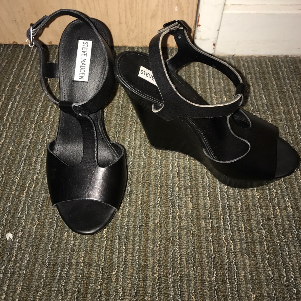 Steve Madden Black wedges
